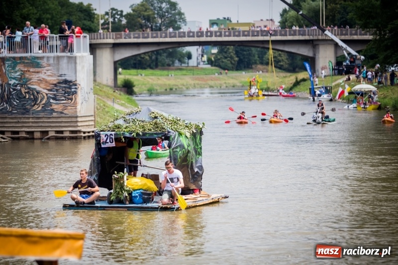 Zdjęcie w galerii na portalu naszraciborz.pl: Marszałek Józef Piłsudski i jego zaginiony legion na biało-czerwonym Pływadle 2018  wiadomości z regionu