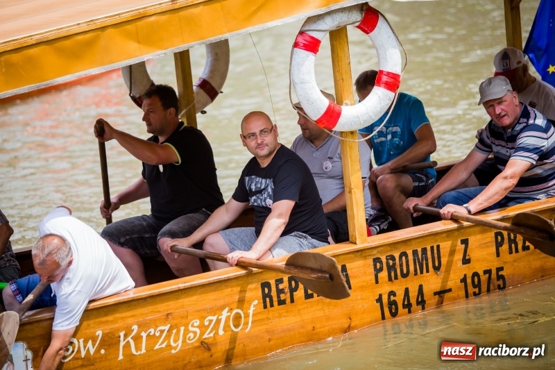 Zdjęcie w galerii na portalu naszraciborz.pl: Marszałek Józef Piłsudski i jego zaginiony legion na biało-czerwonym Pływadle 2018  wiadomości z regionu