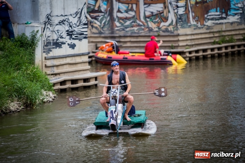 Zdjęcie w galerii na portalu naszraciborz.pl: Marszałek Józef Piłsudski i jego zaginiony legion na biało-czerwonym Pływadle 2018  wiadomości z regionu