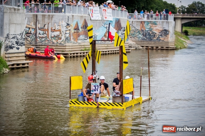 Zdjęcie w galerii na portalu naszraciborz.pl: Marszałek Józef Piłsudski i jego zaginiony legion na biało-czerwonym Pływadle 2018  wiadomości z regionu