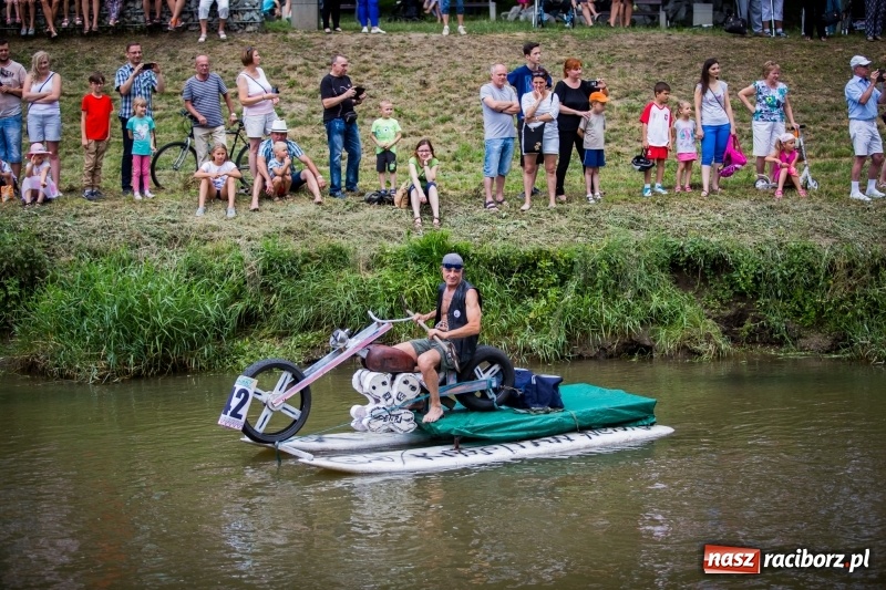 Zdjęcie w galerii na portalu naszraciborz.pl: Marszałek Józef Piłsudski i jego zaginiony legion na biało-czerwonym Pływadle 2018  wiadomości z regionu