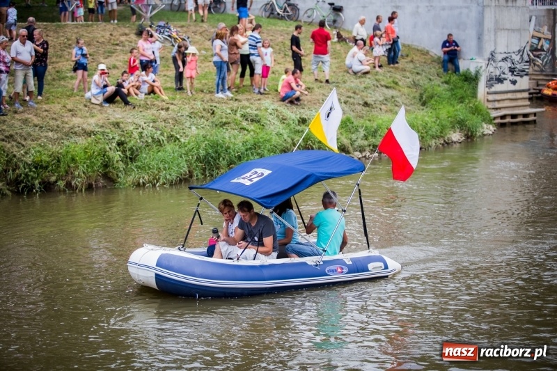 Zdjęcie w galerii na portalu naszraciborz.pl: Marszałek Józef Piłsudski i jego zaginiony legion na biało-czerwonym Pływadle 2018  wiadomości z regionu