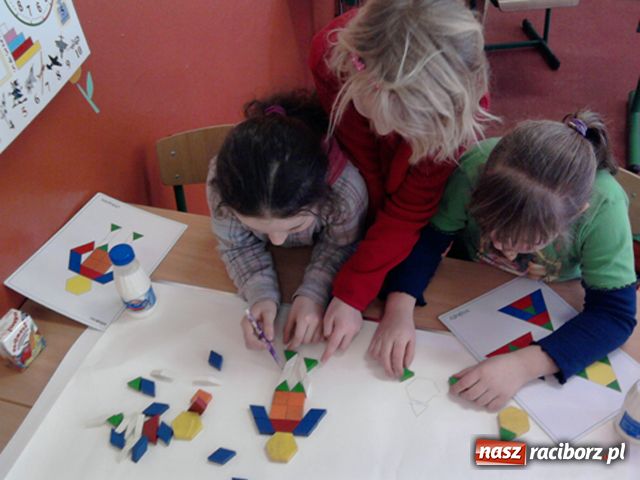 Zdjęcie w galerii na portalu naszraciborz.pl: Pierwszaki w projekcie wiadomości z regionu