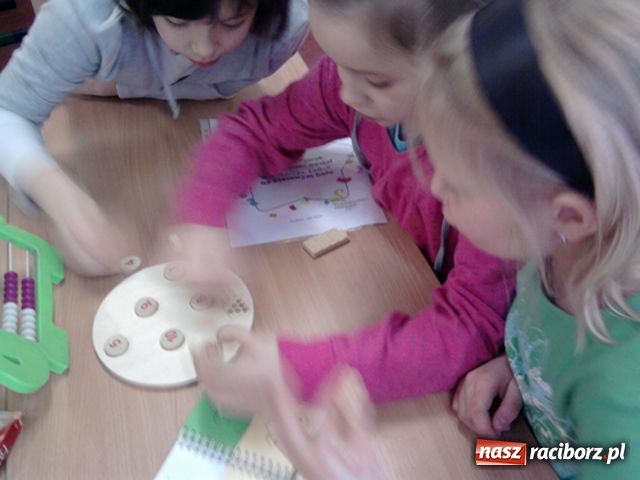 Zdjęcie w galerii na portalu naszraciborz.pl: Pierwszaki w projekcie wiadomości z regionu