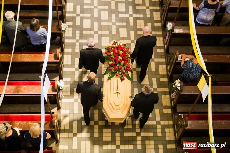 Zdjęcie w galerii na portalu naszraciborz.pl: Ostatnie pożegnanie śp. Henryka Zdrzałka wiadomości z regionu