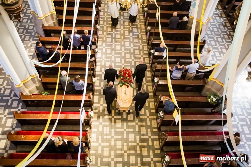 Zdjęcie w galerii na portalu naszraciborz.pl: Ostatnie pożegnanie śp. Henryka Zdrzałka wiadomości z regionu