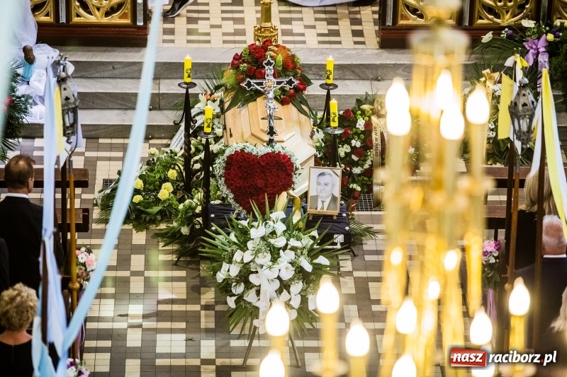 Zdjęcie w galerii na portalu naszraciborz.pl: Ostatnie pożegnanie śp. Henryka Zdrzałka wiadomości z regionu