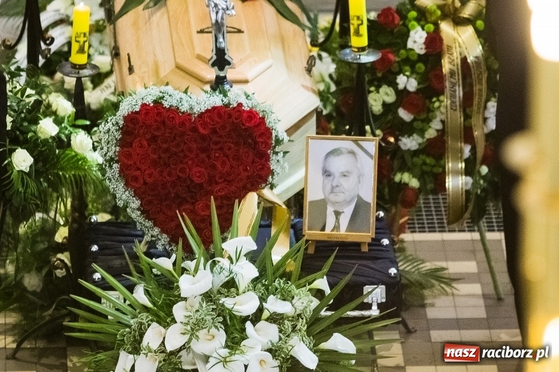 Zdjęcie w galerii na portalu naszraciborz.pl: Ostatnie pożegnanie śp. Henryka Zdrzałka wiadomości z regionu