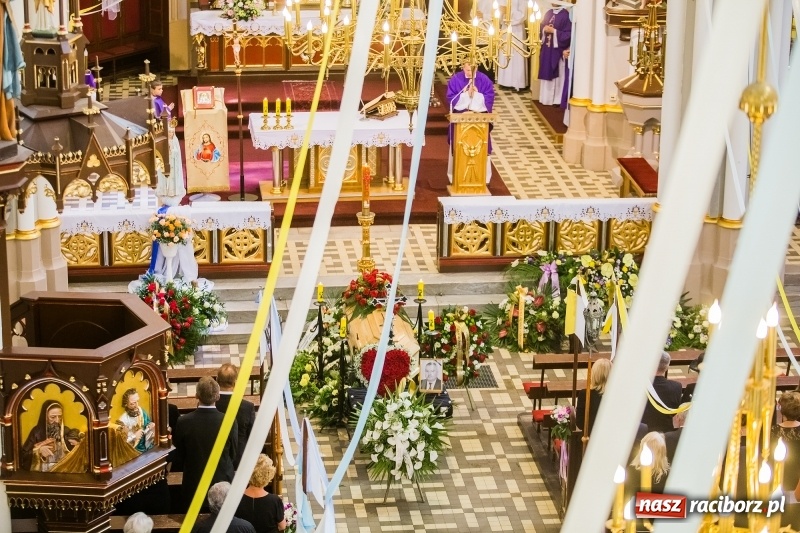 Zdjęcie w galerii na portalu naszraciborz.pl: Ostatnie pożegnanie śp. Henryka Zdrzałka wiadomości z regionu