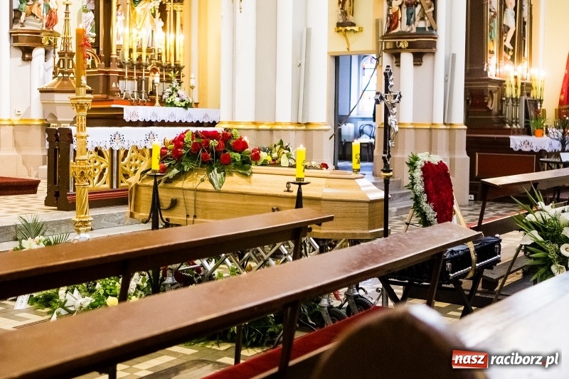 Zdjęcie w galerii na portalu naszraciborz.pl: Ostatnie pożegnanie śp. Henryka Zdrzałka wiadomości z regionu