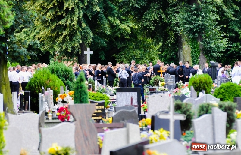 Zdjęcie w galerii na portalu naszraciborz.pl: Ostatnie pożegnanie śp. Henryka Zdrzałka wiadomości z regionu