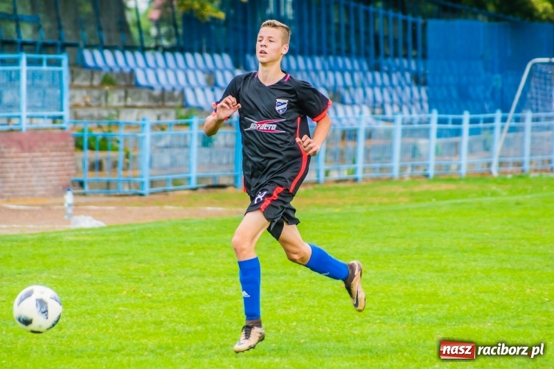 Zdjęcie w galerii na portalu naszraciborz.pl: Przeciwnikowi zabrakło sił. Juniorzy Unii z pewnym zwycięstwem wiadomości z regionu