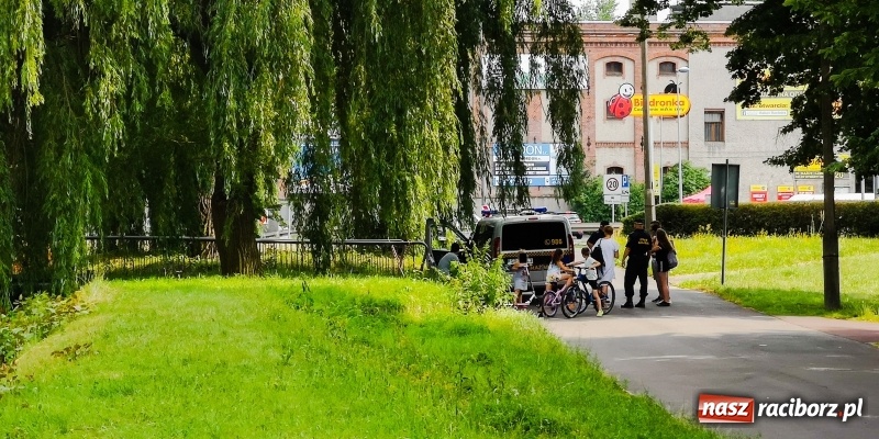 Zdjęcie w galerii na portalu naszraciborz.pl: Inspektor nadzoru budowlanego zamknął kładkę nad Odrą  wiadomości z regionu
