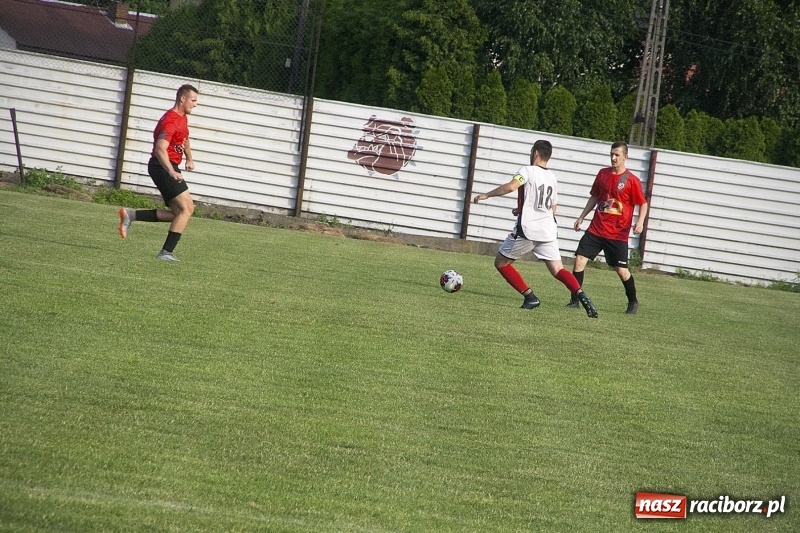 Zdjęcie w galerii na portalu naszraciborz.pl: Rewanż z Bolesławiem na remis. Rezerwy Czarnych Gorzyce w B klasie! wiadomości z regionu
