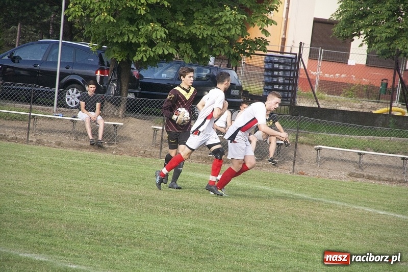 Zdjęcie w galerii na portalu naszraciborz.pl: Rewanż z Bolesławiem na remis. Rezerwy Czarnych Gorzyce w B klasie! wiadomości z regionu