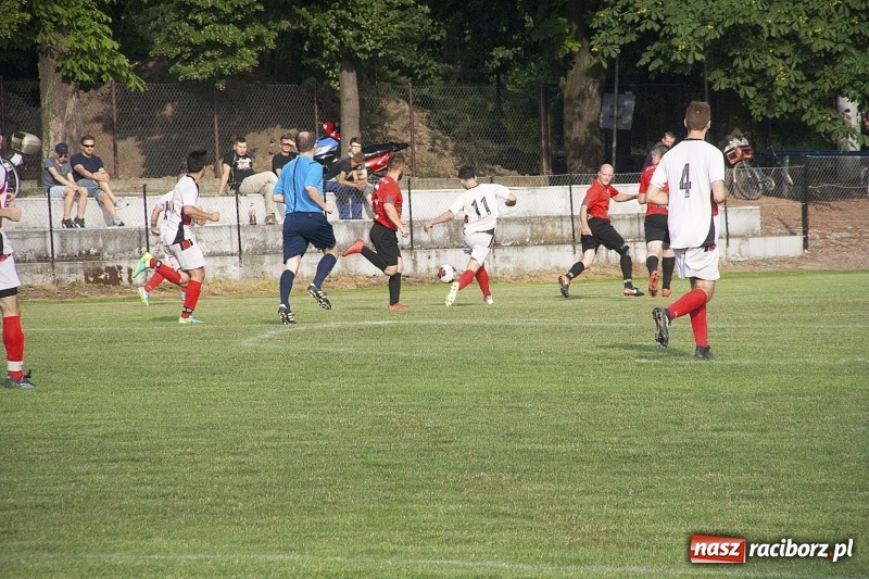 Zdjęcie w galerii na portalu naszraciborz.pl: Rewanż z Bolesławiem na remis. Rezerwy Czarnych Gorzyce w B klasie! wiadomości z regionu