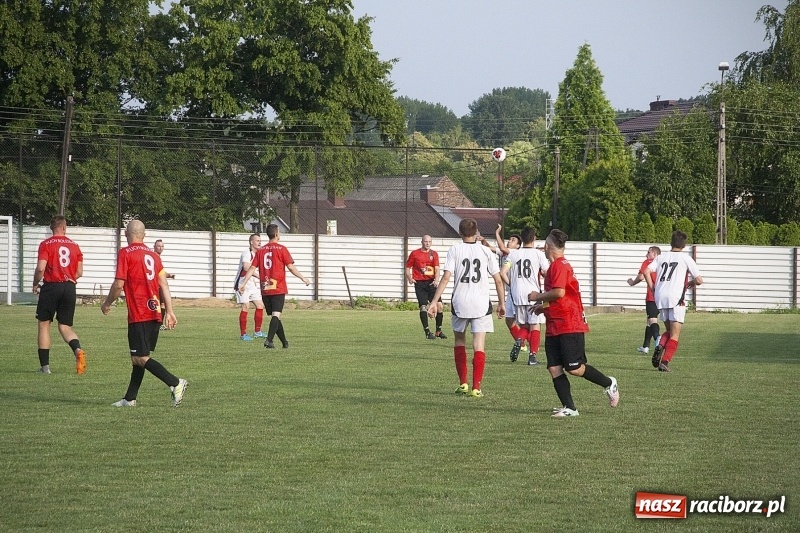 Zdjęcie w galerii na portalu naszraciborz.pl: Rewanż z Bolesławiem na remis. Rezerwy Czarnych Gorzyce w B klasie! wiadomości z regionu