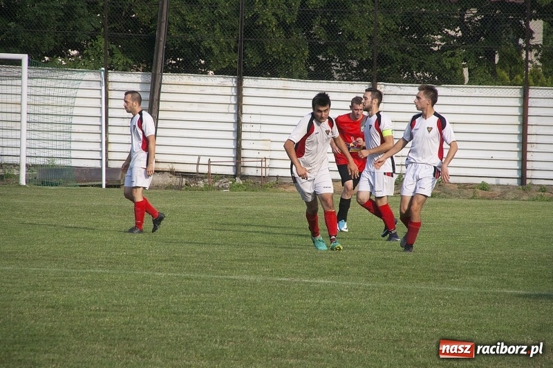 Zdjęcie w galerii na portalu naszraciborz.pl: Rewanż z Bolesławiem na remis. Rezerwy Czarnych Gorzyce w B klasie! wiadomości z regionu