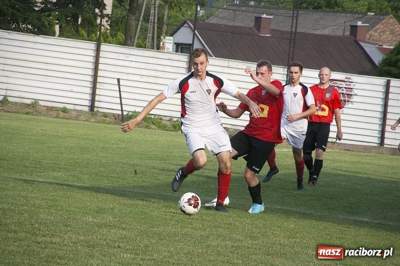 Zdjęcie w galerii na portalu naszraciborz.pl: Rewanż z Bolesławiem na remis. Rezerwy Czarnych Gorzyce w B klasie! wiadomości z regionu