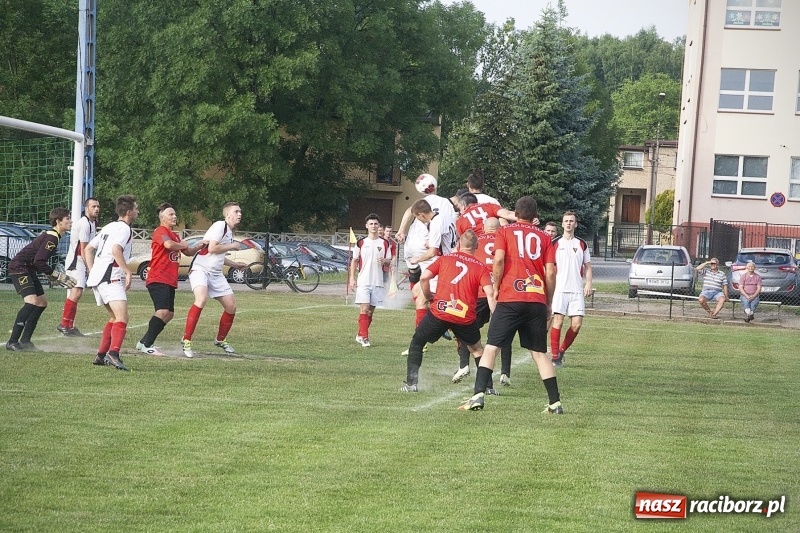 Zdjęcie w galerii na portalu naszraciborz.pl: Rewanż z Bolesławiem na remis. Rezerwy Czarnych Gorzyce w B klasie! wiadomości z regionu