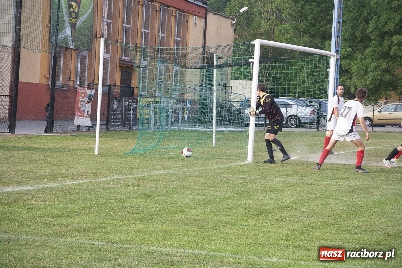 Zdjęcie w galerii na portalu naszraciborz.pl: Rewanż z Bolesławiem na remis. Rezerwy Czarnych Gorzyce w B klasie! wiadomości z regionu