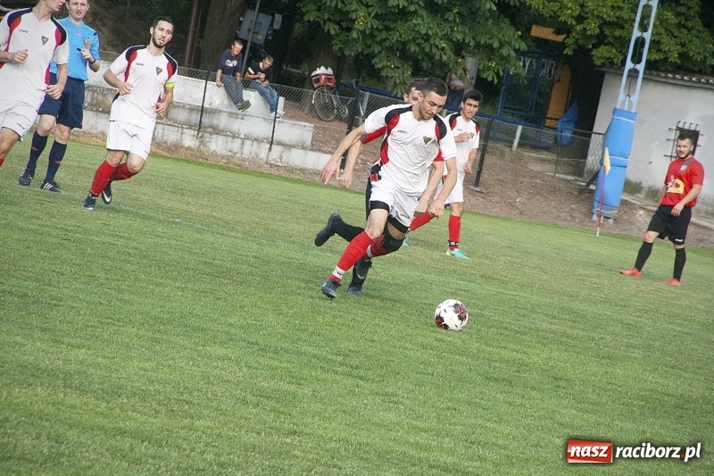 Zdjęcie w galerii na portalu naszraciborz.pl: Rewanż z Bolesławiem na remis. Rezerwy Czarnych Gorzyce w B klasie! wiadomości z regionu