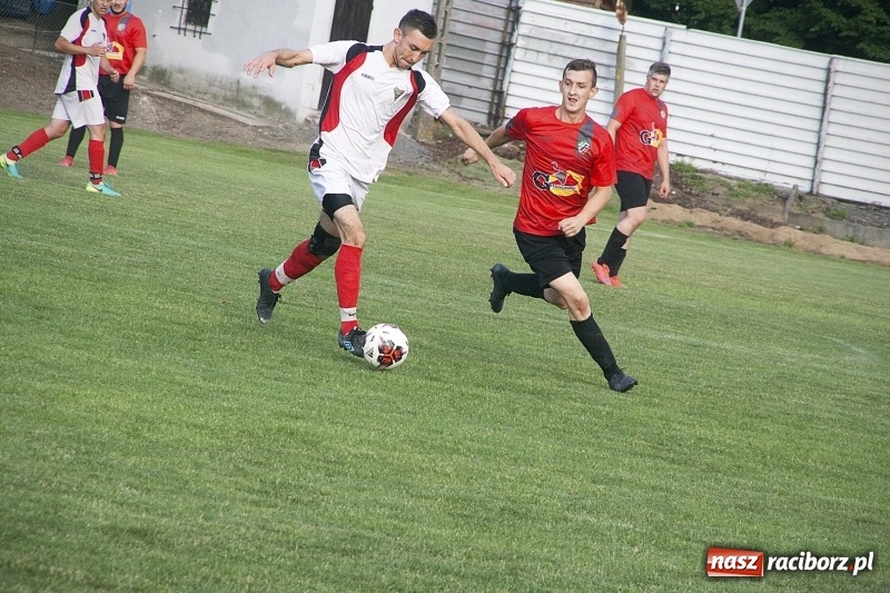 Zdjęcie w galerii na portalu naszraciborz.pl: Rewanż z Bolesławiem na remis. Rezerwy Czarnych Gorzyce w B klasie! wiadomości z regionu