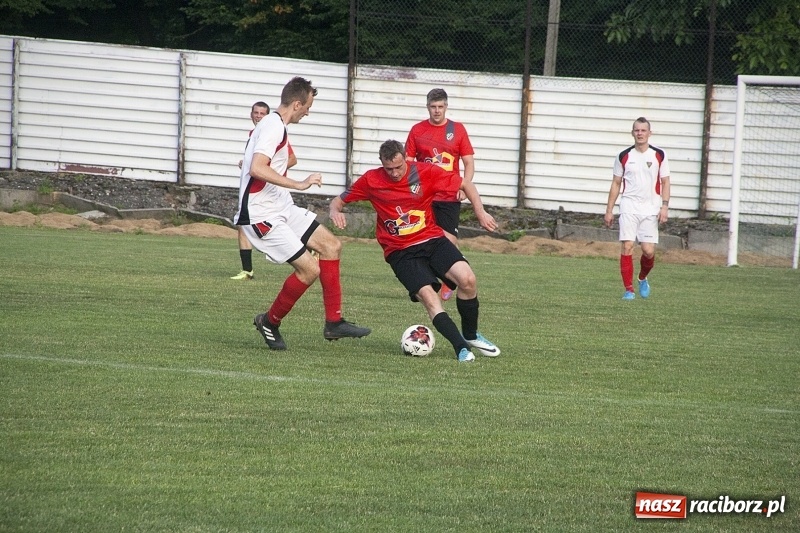 Zdjęcie w galerii na portalu naszraciborz.pl: Rewanż z Bolesławiem na remis. Rezerwy Czarnych Gorzyce w B klasie! wiadomości z regionu