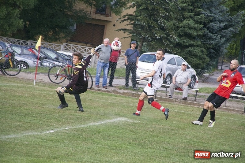 Zdjęcie w galerii na portalu naszraciborz.pl: Rewanż z Bolesławiem na remis. Rezerwy Czarnych Gorzyce w B klasie! wiadomości z regionu