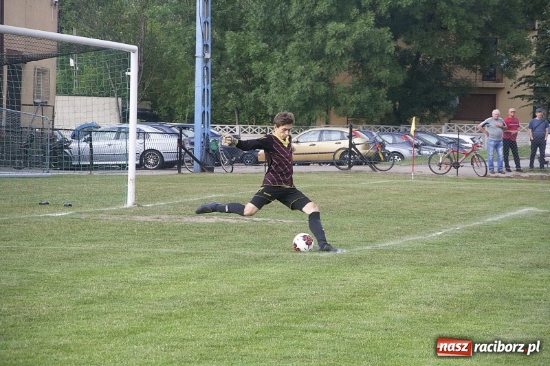 Zdjęcie w galerii na portalu naszraciborz.pl: Rewanż z Bolesławiem na remis. Rezerwy Czarnych Gorzyce w B klasie! wiadomości z regionu