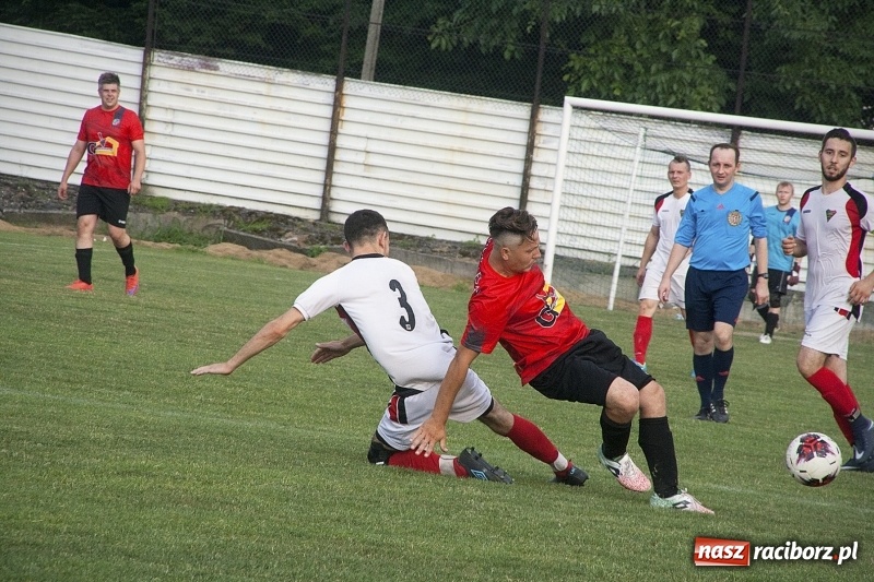 Zdjęcie w galerii na portalu naszraciborz.pl: Rewanż z Bolesławiem na remis. Rezerwy Czarnych Gorzyce w B klasie! wiadomości z regionu