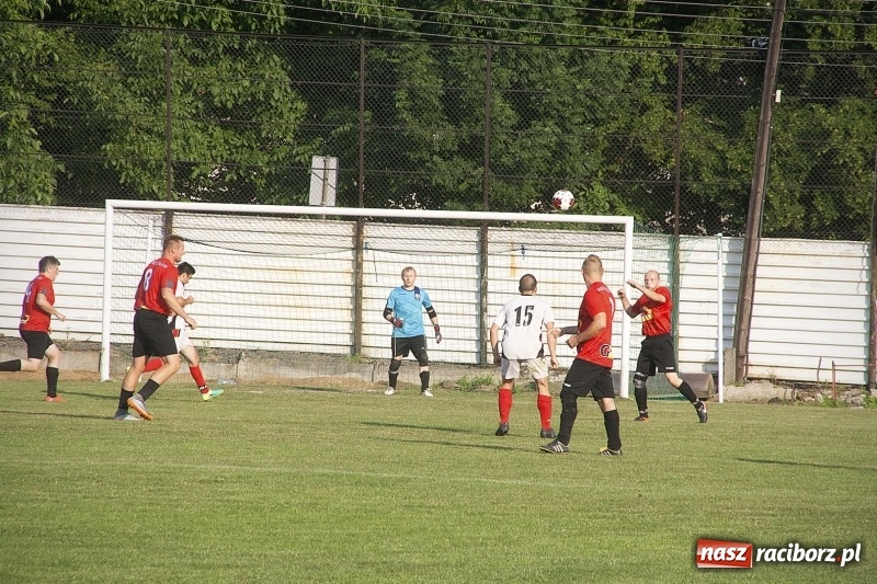 Zdjęcie w galerii na portalu naszraciborz.pl: Rewanż z Bolesławiem na remis. Rezerwy Czarnych Gorzyce w B klasie! wiadomości z regionu