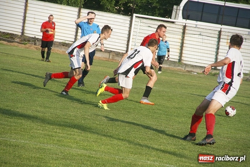 Zdjęcie w galerii na portalu naszraciborz.pl: Rewanż z Bolesławiem na remis. Rezerwy Czarnych Gorzyce w B klasie! wiadomości z regionu