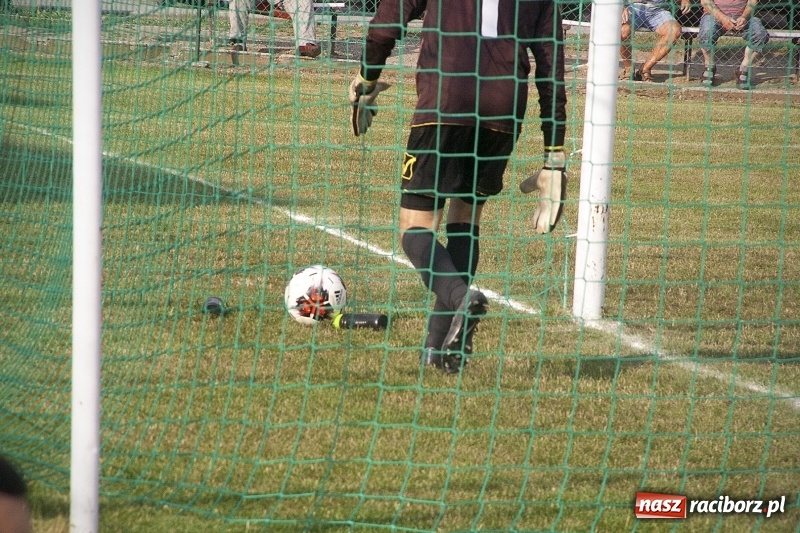 Zdjęcie w galerii na portalu naszraciborz.pl: Rewanż z Bolesławiem na remis. Rezerwy Czarnych Gorzyce w B klasie! wiadomości z regionu