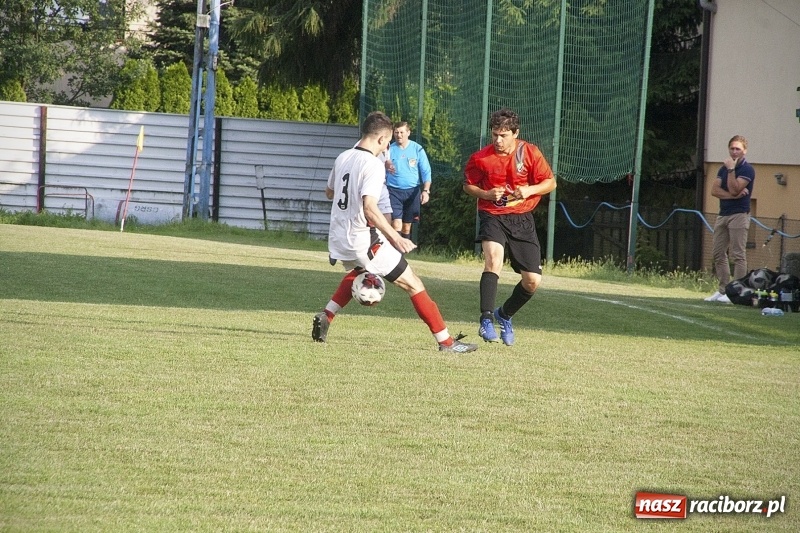 Zdjęcie w galerii na portalu naszraciborz.pl: Rewanż z Bolesławiem na remis. Rezerwy Czarnych Gorzyce w B klasie! wiadomości z regionu