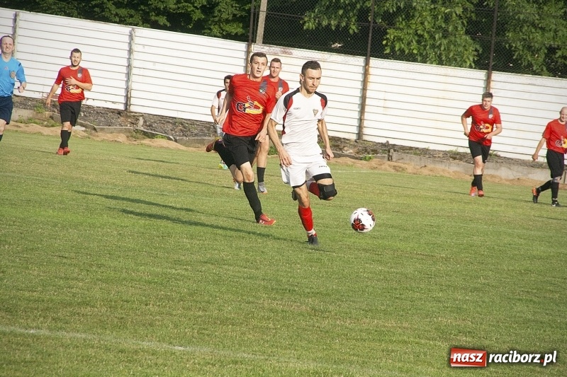 Zdjęcie w galerii na portalu naszraciborz.pl: Rewanż z Bolesławiem na remis. Rezerwy Czarnych Gorzyce w B klasie! wiadomości z regionu