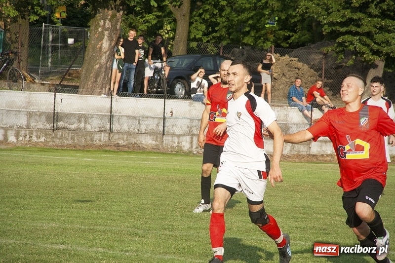 Zdjęcie w galerii na portalu naszraciborz.pl: Rewanż z Bolesławiem na remis. Rezerwy Czarnych Gorzyce w B klasie! wiadomości z regionu