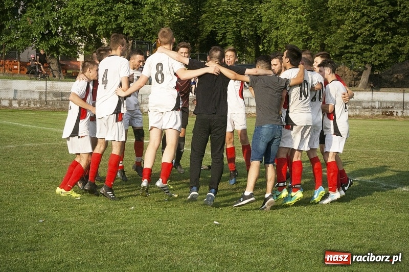 Zdjęcie w galerii na portalu naszraciborz.pl: Rewanż z Bolesławiem na remis. Rezerwy Czarnych Gorzyce w B klasie! wiadomości z regionu