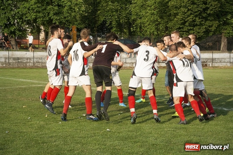 Zdjęcie w galerii na portalu naszraciborz.pl: Rewanż z Bolesławiem na remis. Rezerwy Czarnych Gorzyce w B klasie! wiadomości z regionu