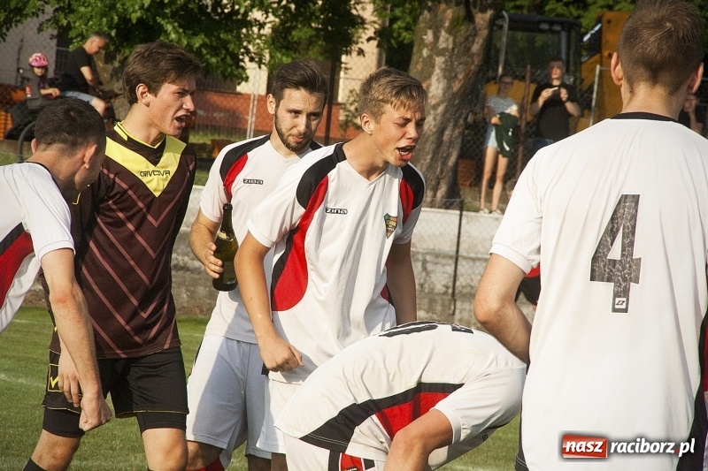 Zdjęcie w galerii na portalu naszraciborz.pl: Rewanż z Bolesławiem na remis. Rezerwy Czarnych Gorzyce w B klasie! wiadomości z regionu