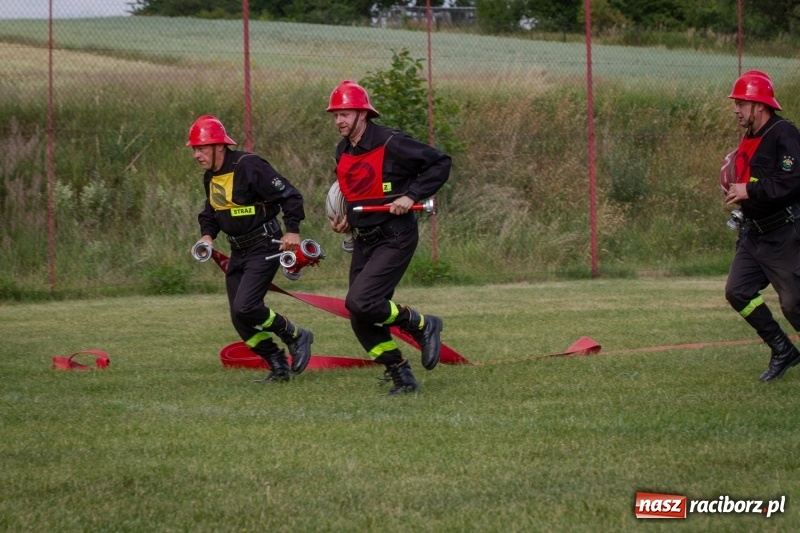 Zdjęcie w galerii na portalu naszraciborz.pl: Złota sekunda. OSP Pogrzebień z pucharem wójta Kornowaca wiadomości z regionu
