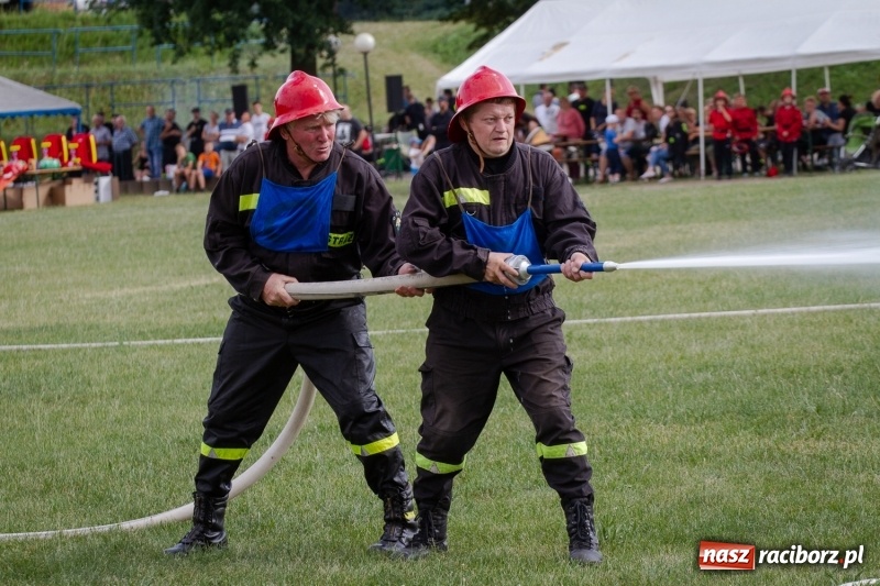 Zdjęcie w galerii na portalu naszraciborz.pl: Złota sekunda. OSP Pogrzebień z pucharem wójta Kornowaca wiadomości z regionu