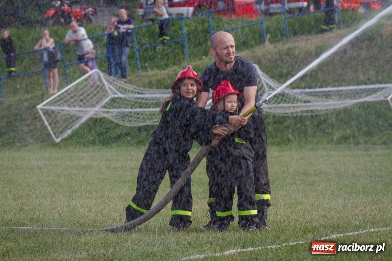 Zdjęcie w galerii na portalu naszraciborz.pl: Złota sekunda. OSP Pogrzebień z pucharem wójta Kornowaca wiadomości z regionu
