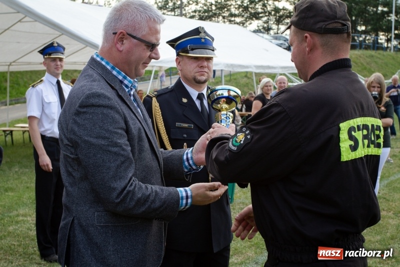 Zdjęcie w galerii na portalu naszraciborz.pl: Złota sekunda. OSP Pogrzebień z pucharem wójta Kornowaca wiadomości z regionu