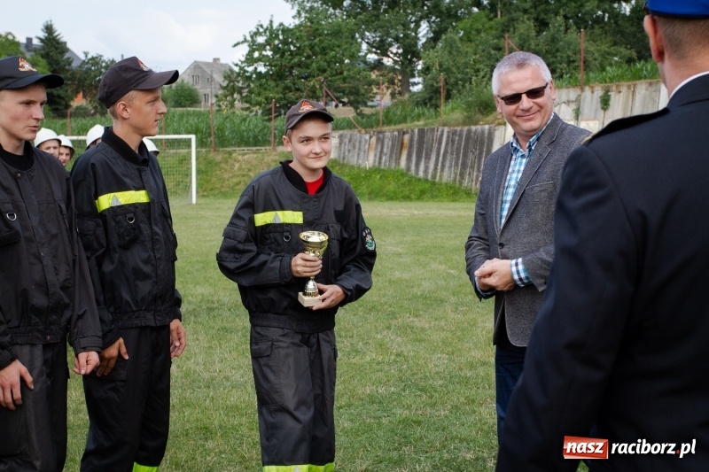 Zdjęcie w galerii na portalu naszraciborz.pl: Złota sekunda. OSP Pogrzebień z pucharem wójta Kornowaca wiadomości z regionu
