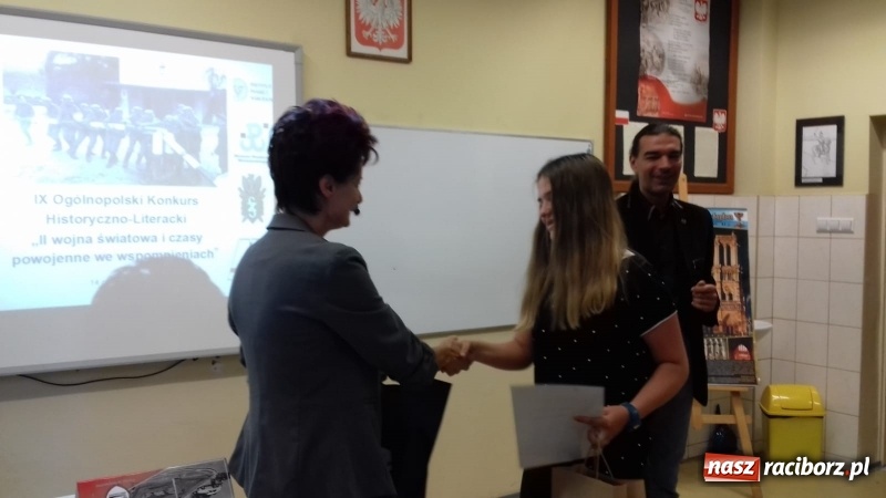 Zdjęcie w galerii na portalu naszraciborz.pl: II wojna światowa i czasy powojenne we wspomnieniach. Konkurs w SP 15  wiadomości z regionu