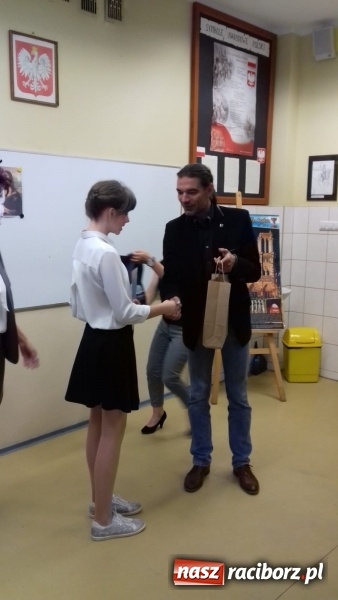 Zdjęcie w galerii na portalu naszraciborz.pl: II wojna światowa i czasy powojenne we wspomnieniach. Konkurs w SP 15  wiadomości z regionu