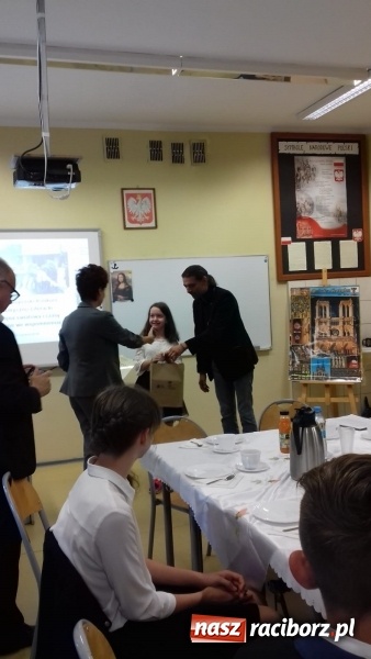 Zdjęcie w galerii na portalu naszraciborz.pl: II wojna światowa i czasy powojenne we wspomnieniach. Konkurs w SP 15  wiadomości z regionu