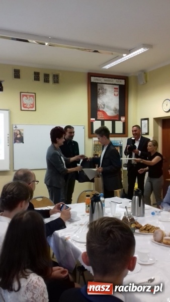 Zdjęcie w galerii na portalu naszraciborz.pl: II wojna światowa i czasy powojenne we wspomnieniach. Konkurs w SP 15  wiadomości z regionu