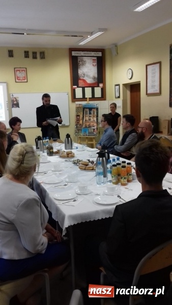 Zdjęcie w galerii na portalu naszraciborz.pl: II wojna światowa i czasy powojenne we wspomnieniach. Konkurs w SP 15  wiadomości z regionu